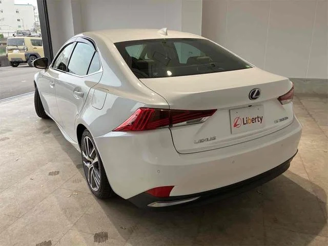 Lexus IS 9