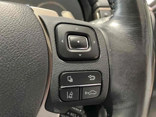 Lexus IS 21
