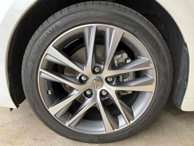Lexus IS 15
