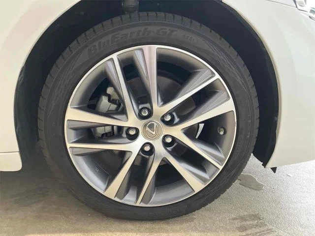 Lexus IS 16