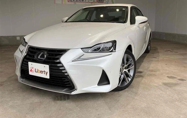 Lexus IS 4