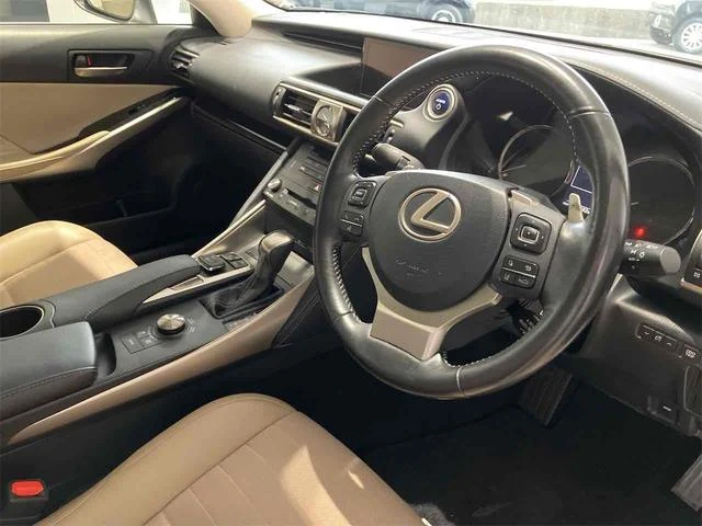 Lexus IS 19