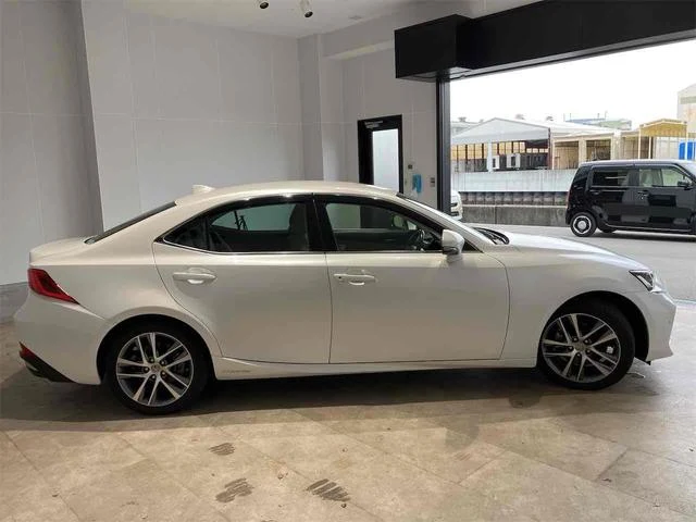 Lexus IS 7