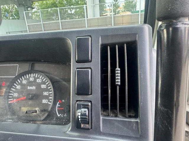Isuzu ELF 16