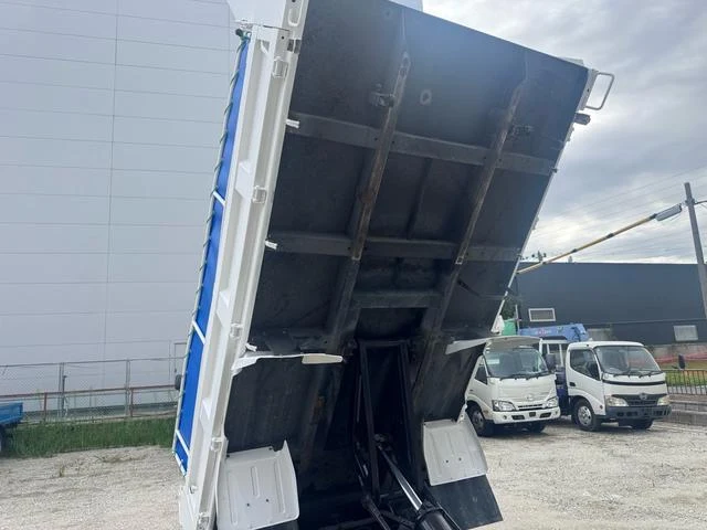 Isuzu ELF 29