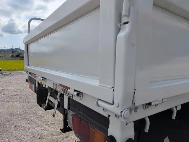 Mitsubishi Fuso CANTER 21