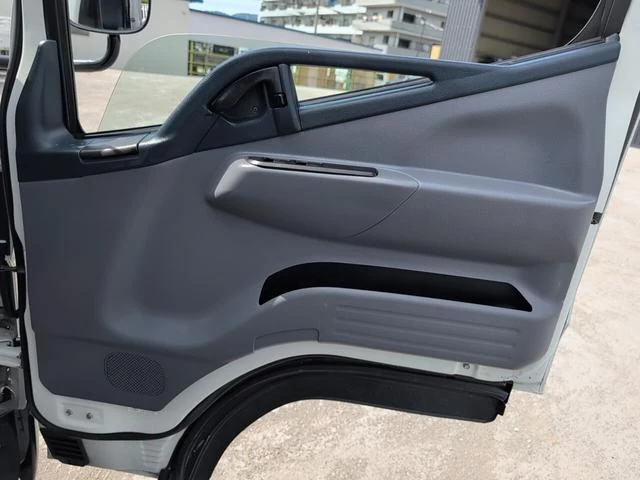 Mitsubishi Fuso CANTER 40