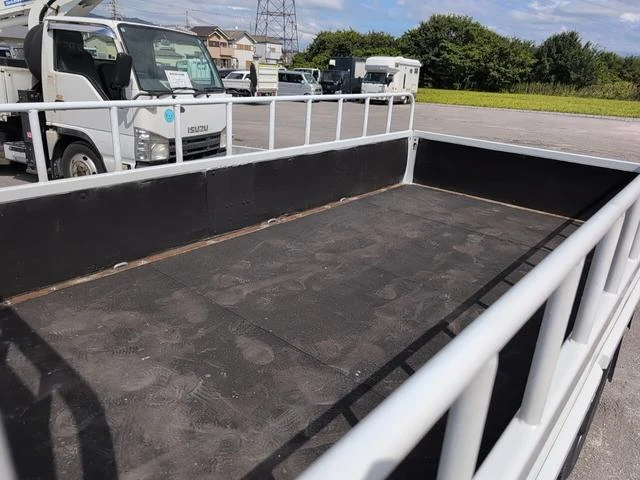 Mitsubishi Fuso CANTER 29