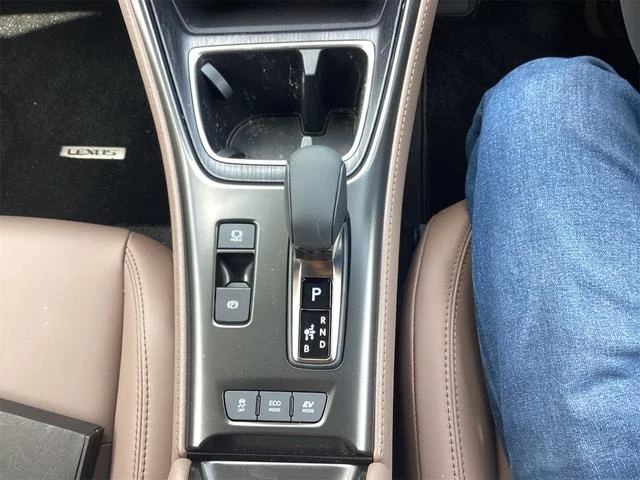 Lexus LBX 34