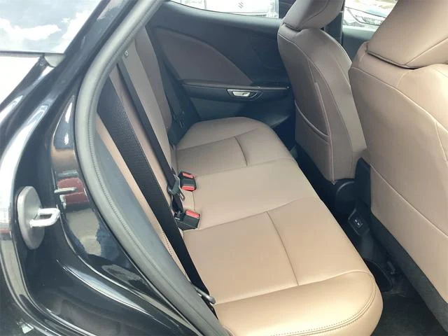Lexus LBX 21
