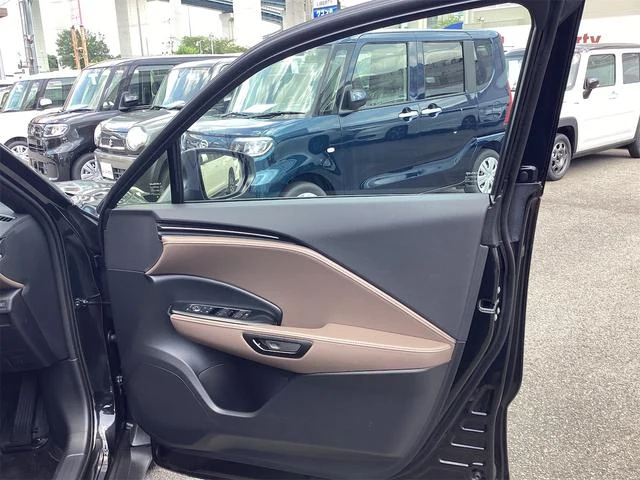 Lexus LBX 23