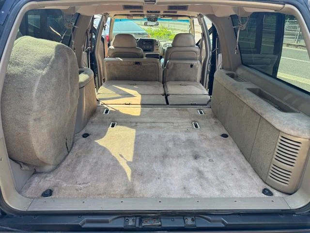 GMC SUBURBAN 32