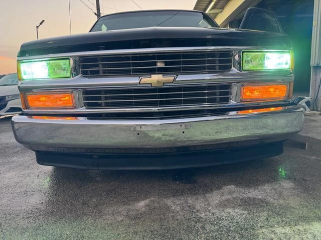 GMC SUBURBAN 57