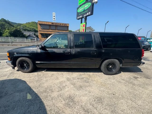 GMC SUBURBAN 6