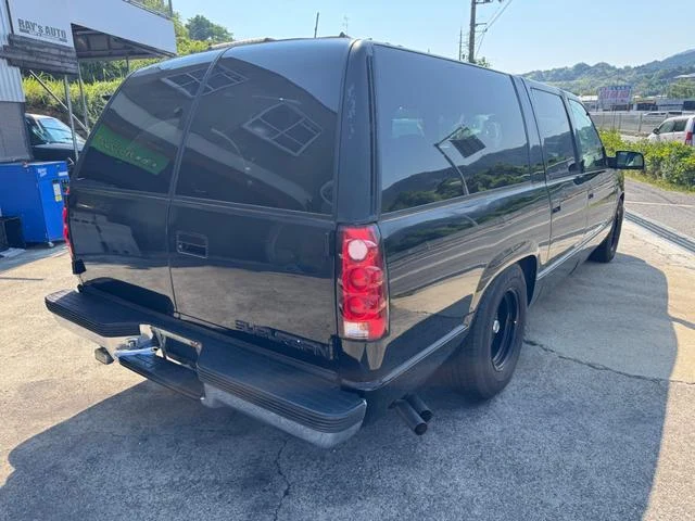 GMC SUBURBAN 8