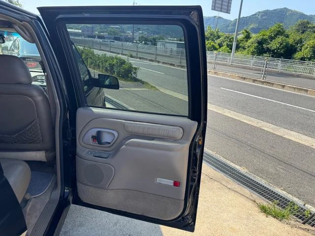 GMC SUBURBAN 16