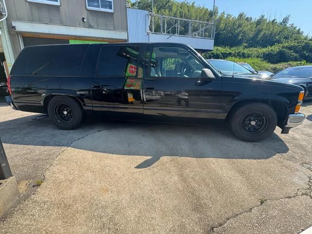 GMC SUBURBAN 7