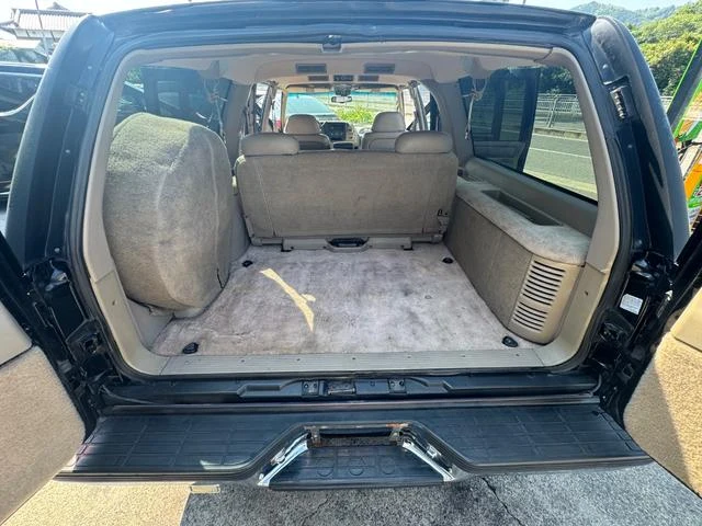 GMC SUBURBAN 31