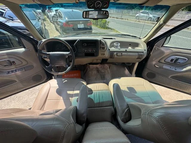 GMC SUBURBAN 33