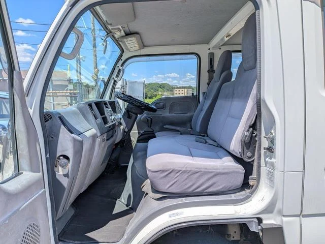 Isuzu ELF 30