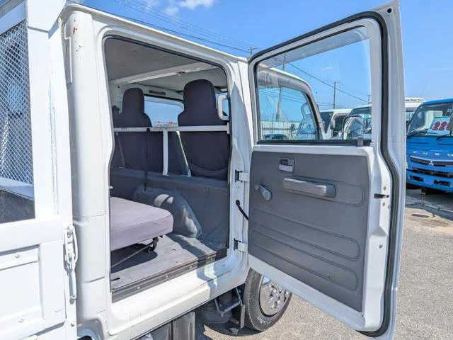 Isuzu ELF 37