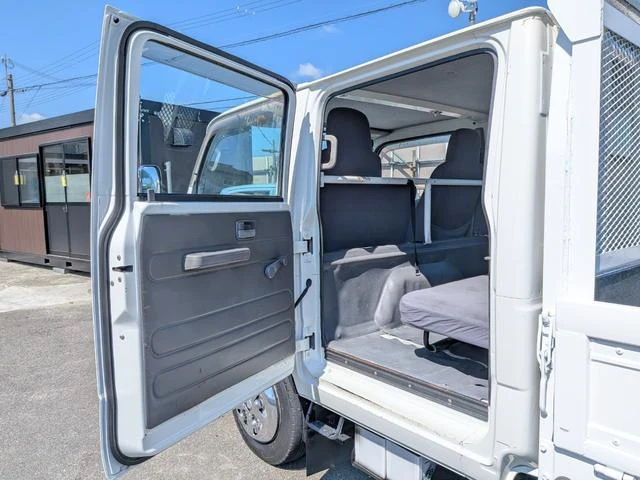 Isuzu ELF 32