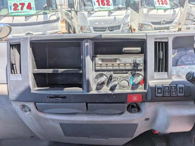 Isuzu ELF 26