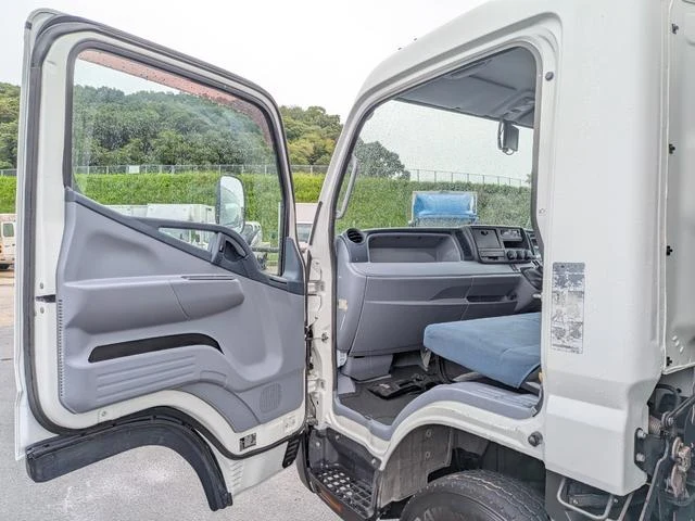 Mitsubishi Fuso CANTER 30