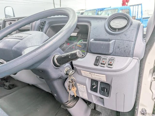 Mitsubishi Fuso CANTER 24