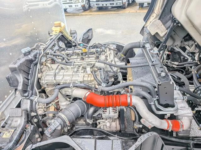 Mitsubishi Fuso CANTER 33