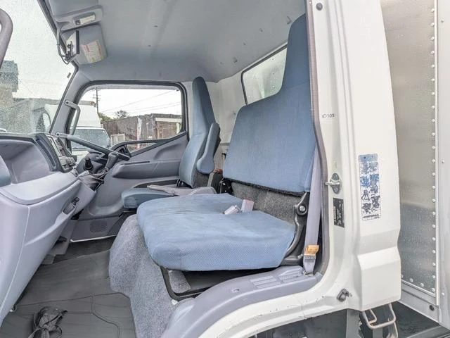 Mitsubishi Fuso CANTER 29