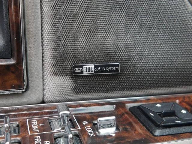 Lincoln TOWNCAR 28