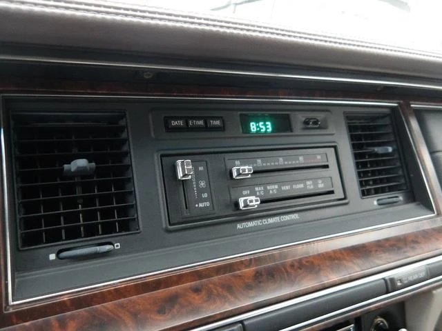 Lincoln TOWNCAR 24