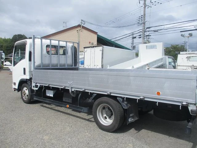 Isuzu ELF 16