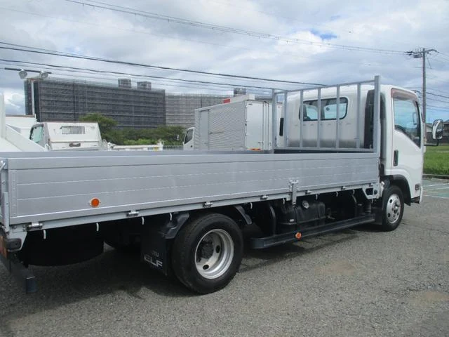Isuzu ELF 17