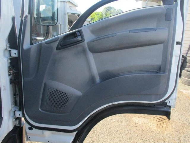 Isuzu ELF 28