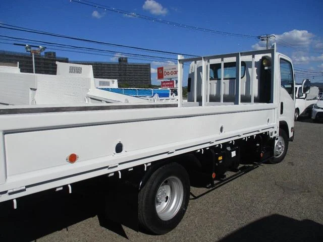 Isuzu ELF 17