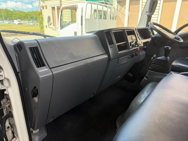 Isuzu ELF 38
