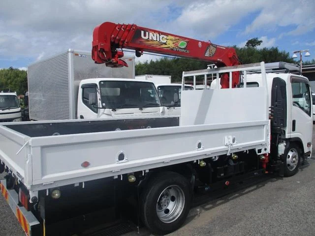 Isuzu ELF 17