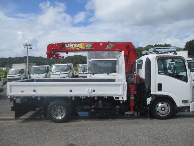 Isuzu ELF 19