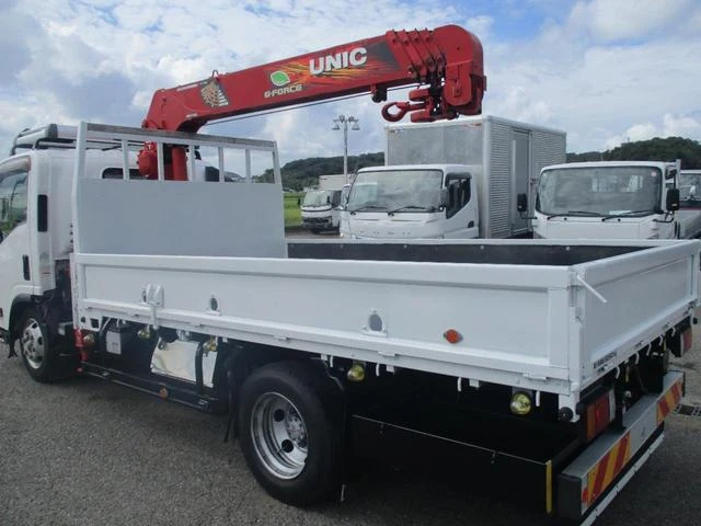 Isuzu ELF 16