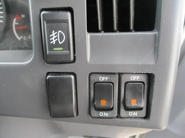 Isuzu ELF 61