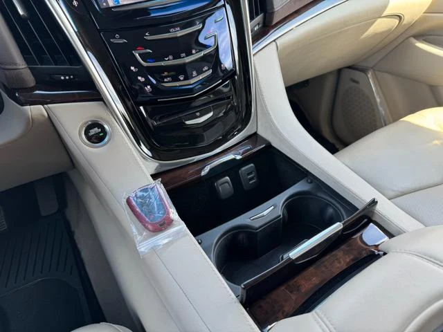 Cadillac ESCALADE 41