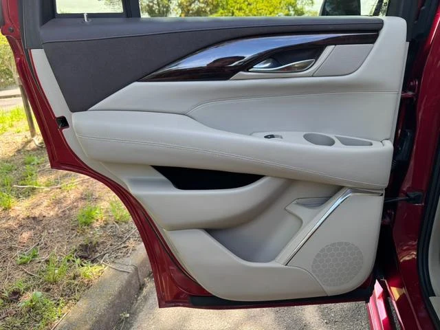 Cadillac ESCALADE 56