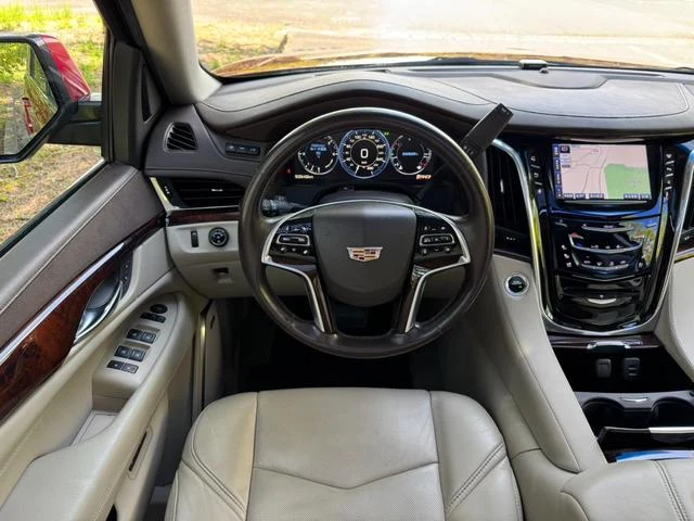 Cadillac ESCALADE 29