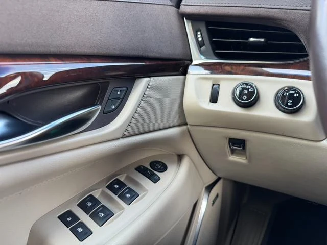 Cadillac ESCALADE 38