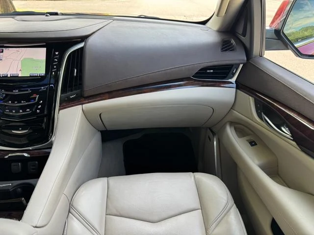 Cadillac ESCALADE 31