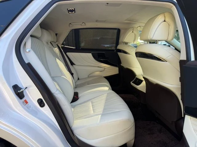 Lexus LS 58