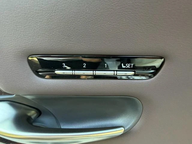 Lexus LS 73