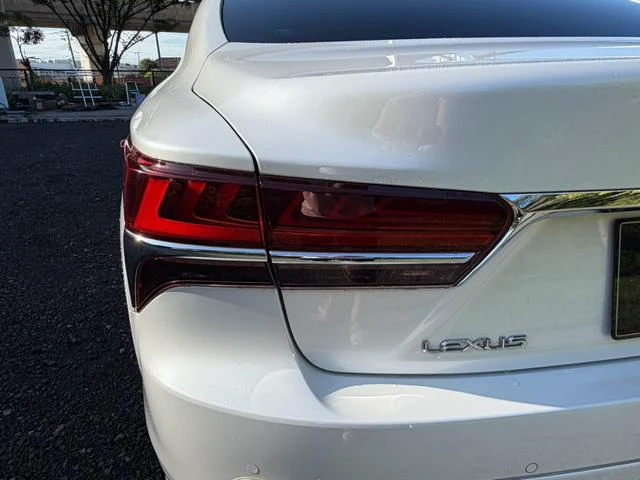 Lexus LS 23